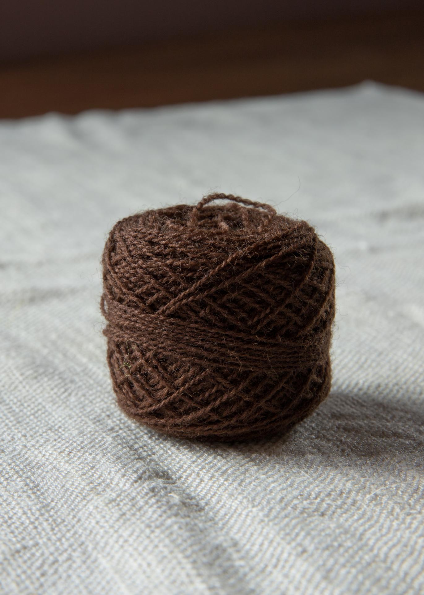 Gomitolo di lana da rammendo color moka
